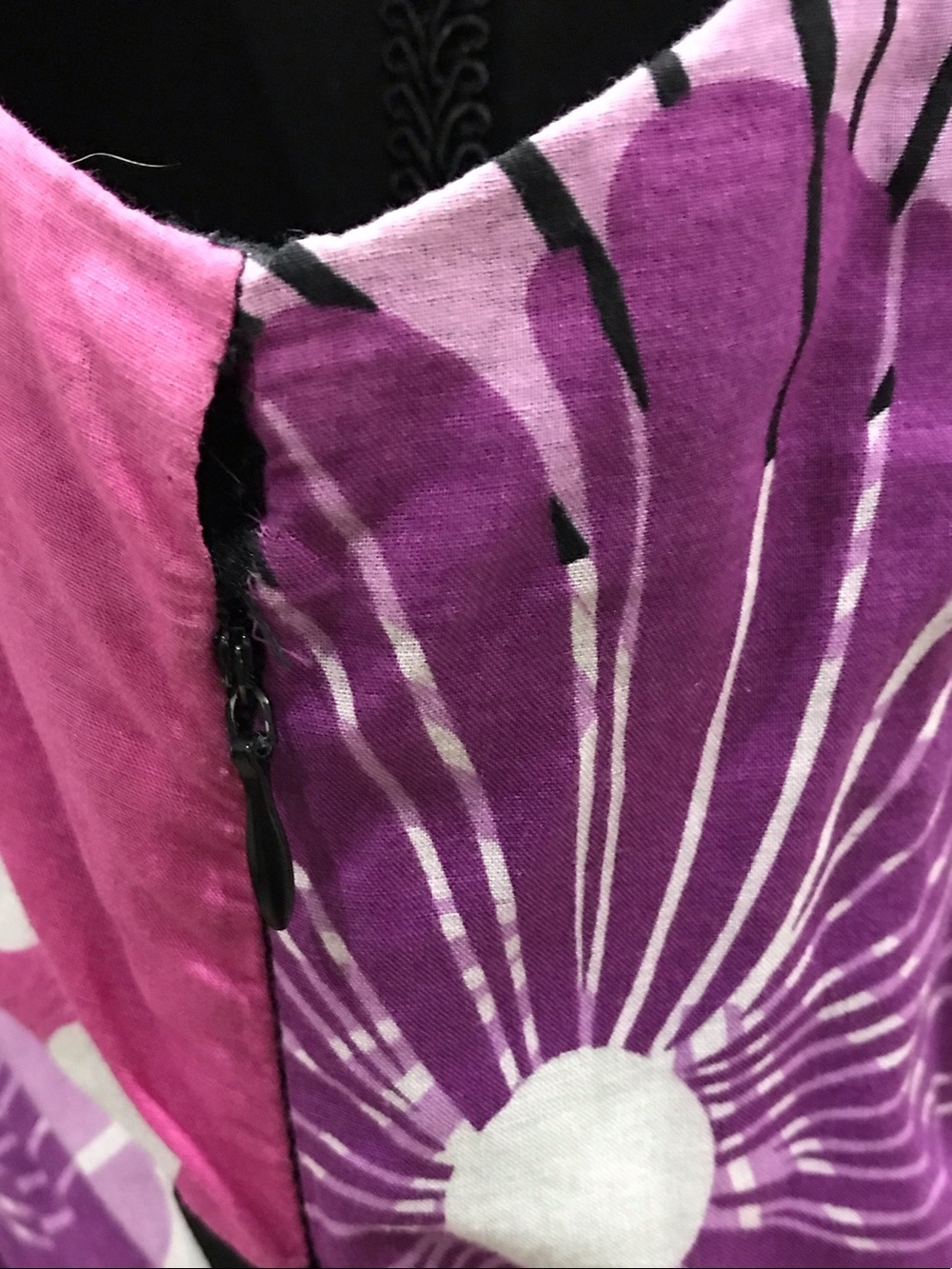 Sandra Darren Purple Floral V-Neck Midi Dress - Picture 5 of 12